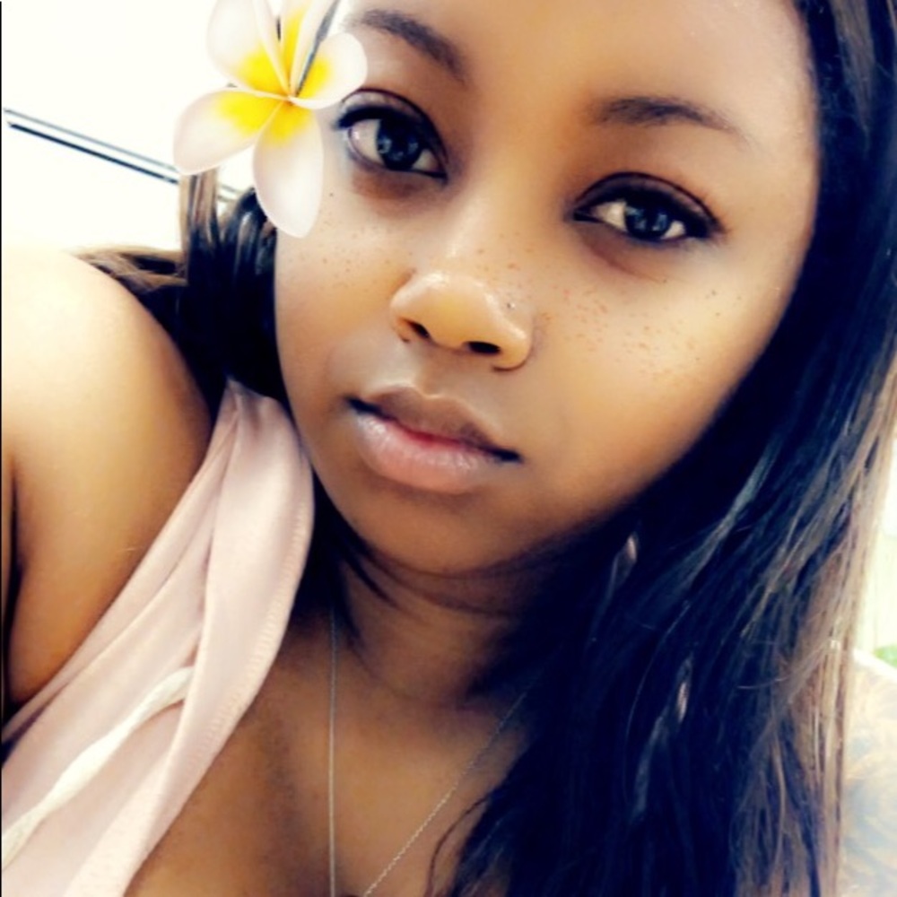 Meet your Posher, Tunisha